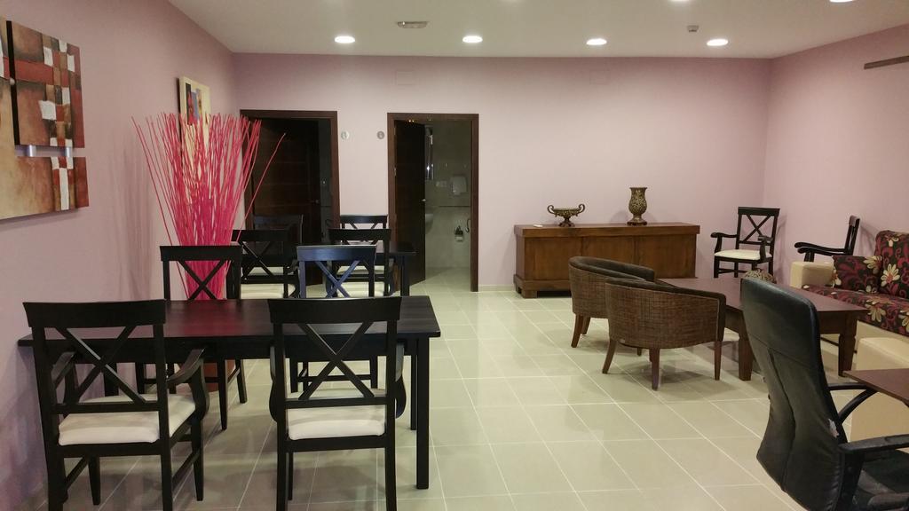 Hotel Leon La Palma Del Condado Extérieur photo