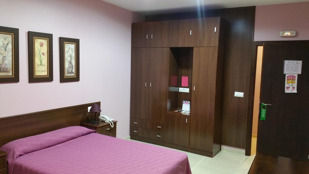 Hotel Leon La Palma Del Condado Chambre photo